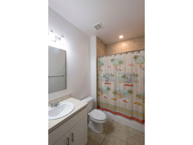 Welcome to this beautiful home in Torino with 4 Bedrooms, 3 - photo 39