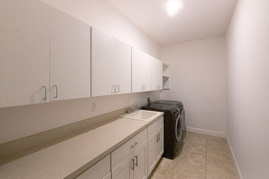 Welcome to this beautiful home in Torino with 4 Bedrooms, 3 - photo 40