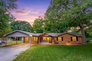 This one is a great find! FOUR bedroom, THREE bath home with - photo 1
