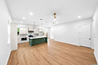 **OPEN HOUSE 7/19 11AM-1PM**Experience elevated living in this - photo 6