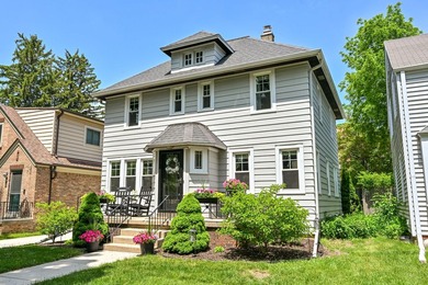 Welcome to 912 E Meadow! This timeless colonial is filled with - photo 2