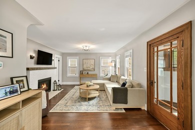 Welcome to 912 E Meadow! This timeless colonial is filled with - photo 5