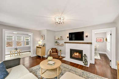 Welcome to 912 E Meadow! This timeless colonial is filled with - photo 8