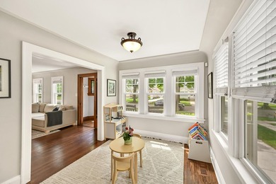 Welcome to 912 E Meadow! This timeless colonial is filled with - photo 9