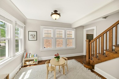 Welcome to 912 E Meadow! This timeless colonial is filled with - photo 10