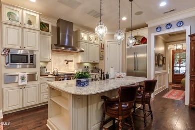 Luxury Living in Glen Lake South Experience the perfect blend of - photo 4