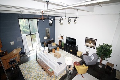 Experience authentic loft living the in the iconic South Side - photo 4