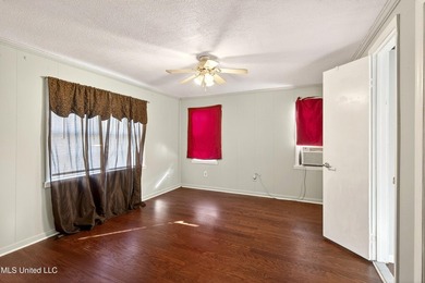 This spacious and versatile home offers 3 bedrooms and 3 - photo 13