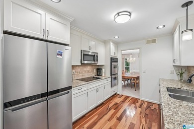 Welcome to this beautifully maintained full-brick 5-bedroom - photo 14