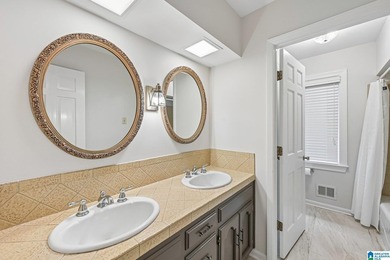 Welcome to this beautifully maintained full-brick 5-bedroom - photo 15