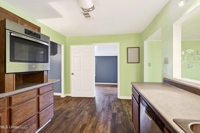 This spacious and versatile home offers 3 bedrooms and 3 - photo 17