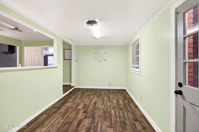 This spacious and versatile home offers 3 bedrooms and 3 - photo 18