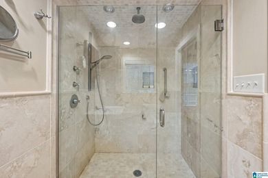 Welcome to this beautifully maintained full-brick 5-bedroom - photo 20
