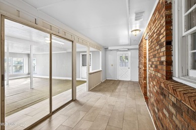 This spacious and versatile home offers 3 bedrooms and 3 - photo 21