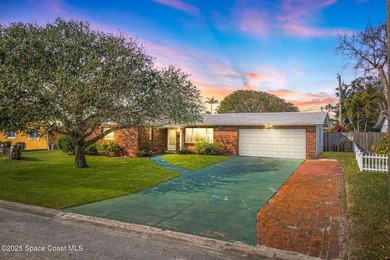Coastal living at its best! This fully renovated 3-bed, 2-bath - photo 3