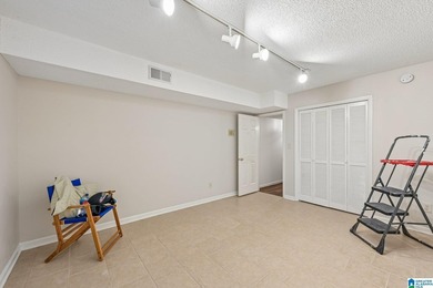 Welcome to this beautifully maintained full-brick 5-bedroom - photo 24