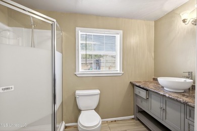 This spacious and versatile home offers 3 bedrooms and 3 - photo 24