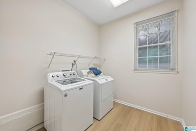 Welcome to this beautifully maintained full-brick 5-bedroom - photo 25