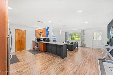 Coastal living at its best! This fully renovated 3-bed, 2-bath - photo 5