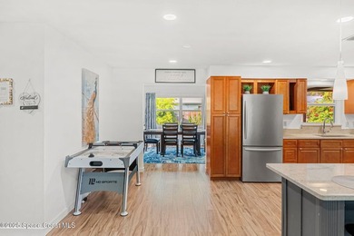 Coastal living at its best! This fully renovated 3-bed, 2-bath - photo 6