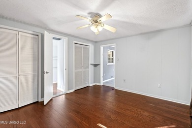 This spacious and versatile home offers 3 bedrooms and 3 - photo 27