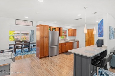 Coastal living at its best! This fully renovated 3-bed, 2-bath - photo 8