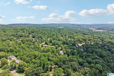 Welcome to this beautifully maintained full-brick 5-bedroom - photo 31
