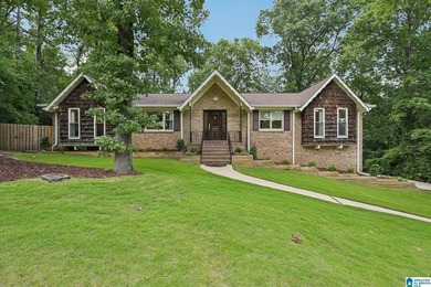 Welcome to this beautifully maintained full-brick 5-bedroom - photo 32