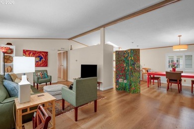 Upon entering this well-maintained home, with its recent updates - photo 6