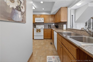 Fresh, clean & updated 2-level condo in the highly desirable - photo 11