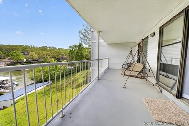 Fresh, clean & updated 2-level condo in the highly desirable - photo 29