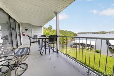Fresh, clean & updated 2-level condo in the highly desirable - photo 32