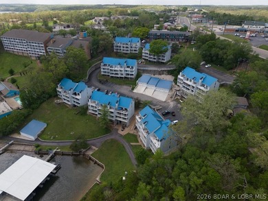 Fresh, clean & updated 2-level condo in the highly desirable - photo 36