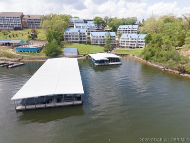 Fresh, clean & updated 2-level condo in the highly desirable - photo 37