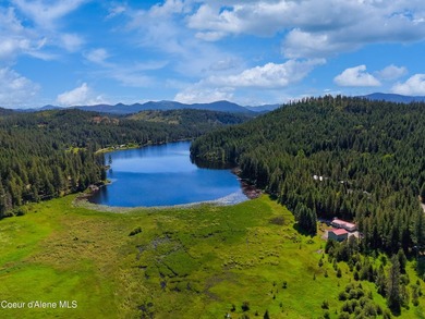 A beautiful WATERFRONT property with over 160 feet of private - photo 2