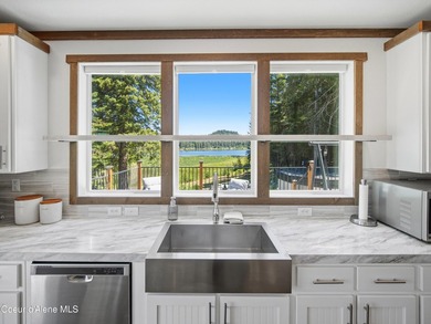 A beautiful WATERFRONT property with over 160 feet of private - photo 7