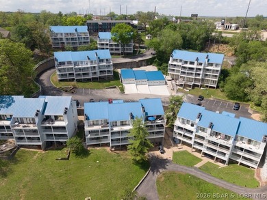 Fresh, clean & updated 2-level condo in the highly desirable - photo 49