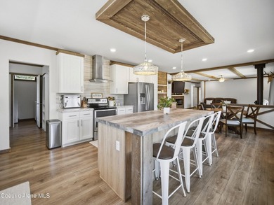 A beautiful WATERFRONT property with over 160 feet of private - photo 10