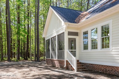 Beautiful, new custom-built home in the desirable, gated - photo 7