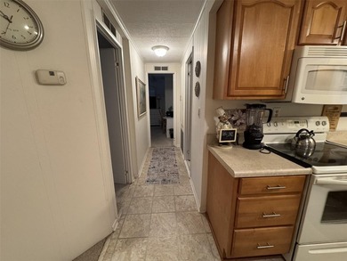 WELCOME HOME!!  Beautifully maintained and upgraded 2 bedroom, 2 - photo 13