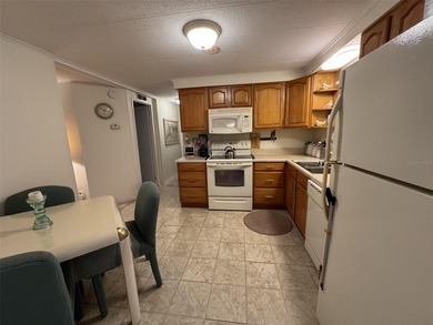 WELCOME HOME!!  Beautifully maintained and upgraded 2 bedroom, 2 - photo 14