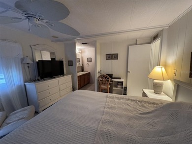 WELCOME HOME!!  Beautifully maintained and upgraded 2 bedroom, 2 - photo 16