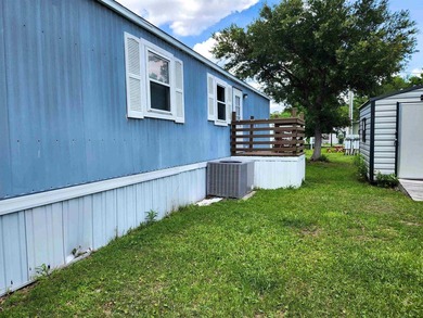 Charming 2BR/1BA Manufactured Home in Crystal Lake - Move-In - photo 17