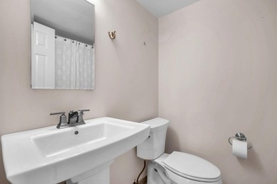 A charming and impeccably maintained two-bedroom, two-bathroom - photo 18