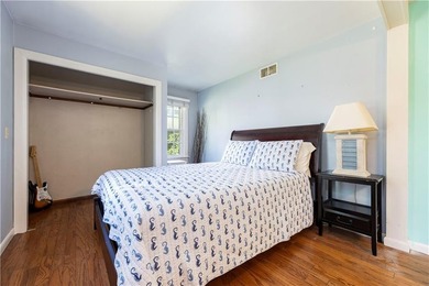 Nestled on desirable Harbour Island, this charming shingle-style - photo 19
