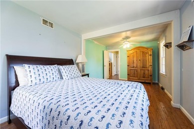 Nestled on desirable Harbour Island, this charming shingle-style - photo 20