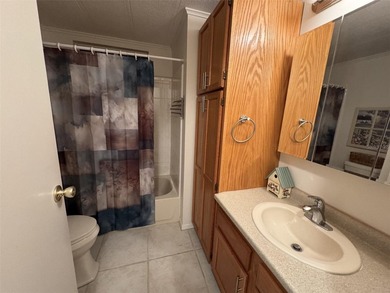 WELCOME HOME!!  Beautifully maintained and upgraded 2 bedroom, 2 - photo 24