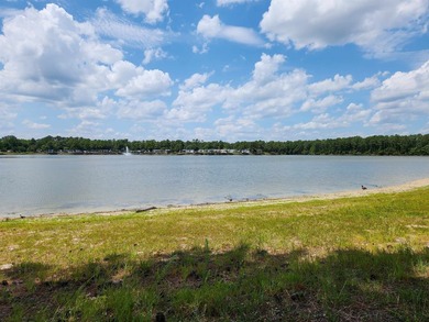 Charming 2BR/1BA Manufactured Home in Crystal Lake - Move-In - photo 32