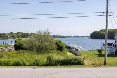 Nestled on desirable Harbour Island, this charming shingle-style - photo 34
