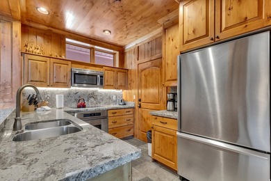 Don't miss out on one of the premiere condominium units in the - photo 10